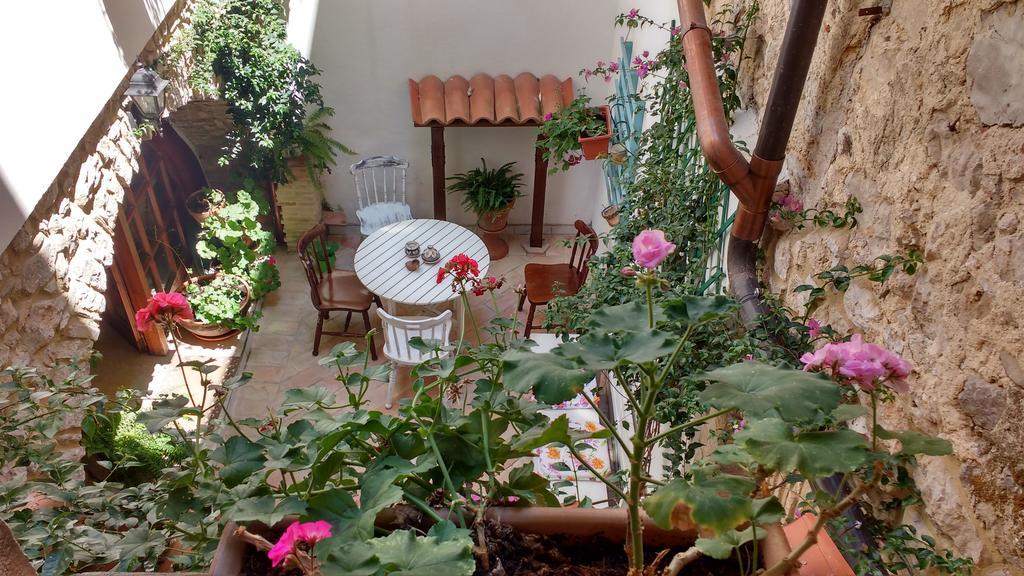 La Bouganville Di Serena Frühstückspension